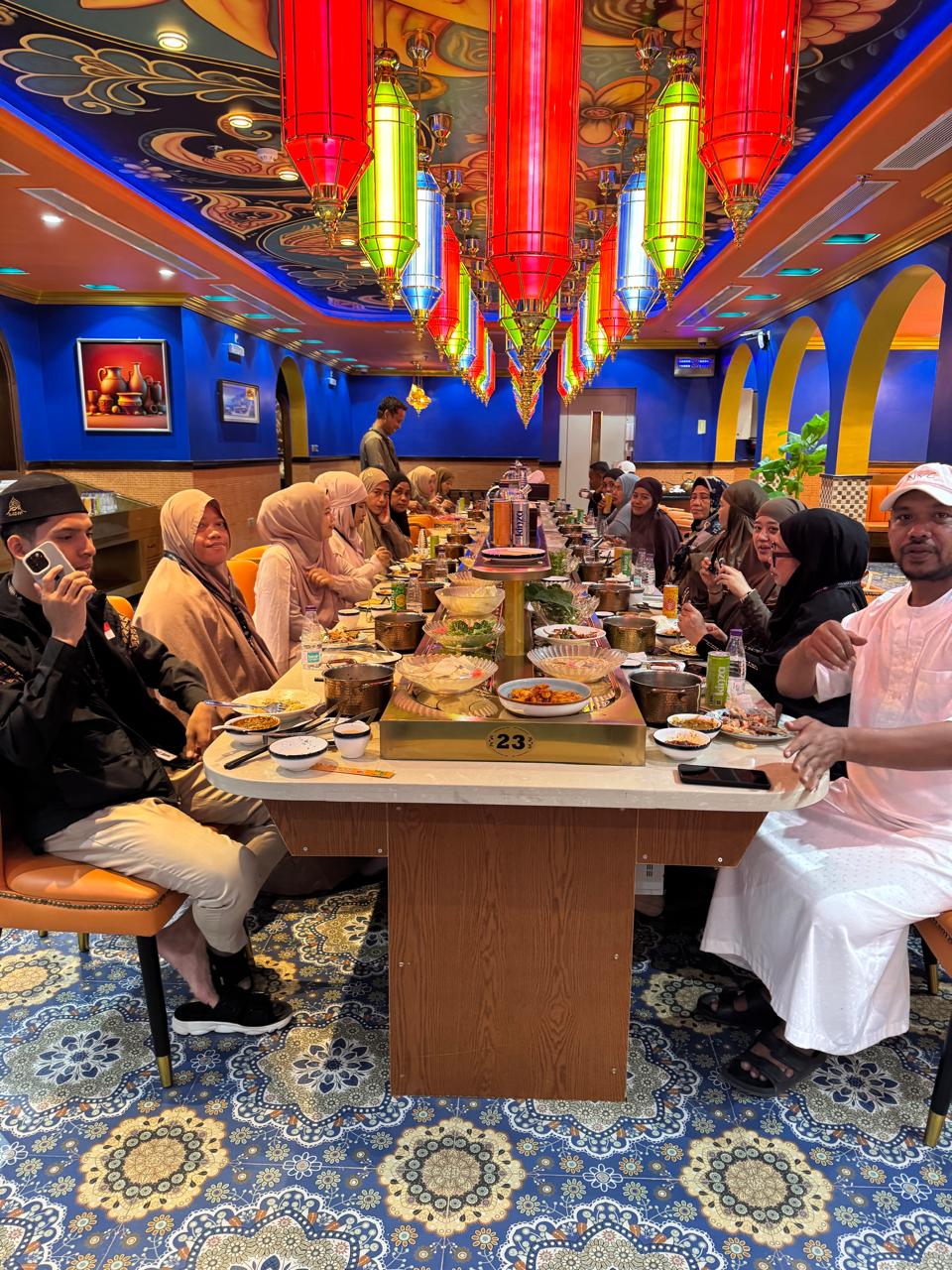 Families enjoying Mankai hotpot in Makkah